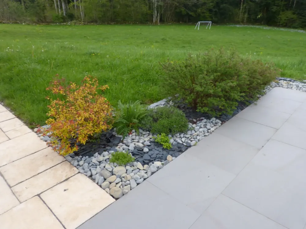 entretien expaces verts à Arc-sous-Cicon